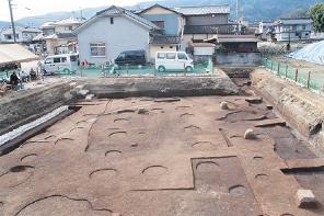 ツジ地区(掘立柱建物跡及び北辺区画溝)の調査写真