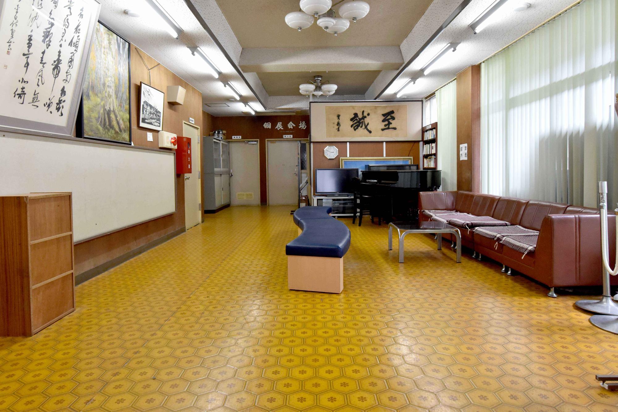 府中公民館1階ホール