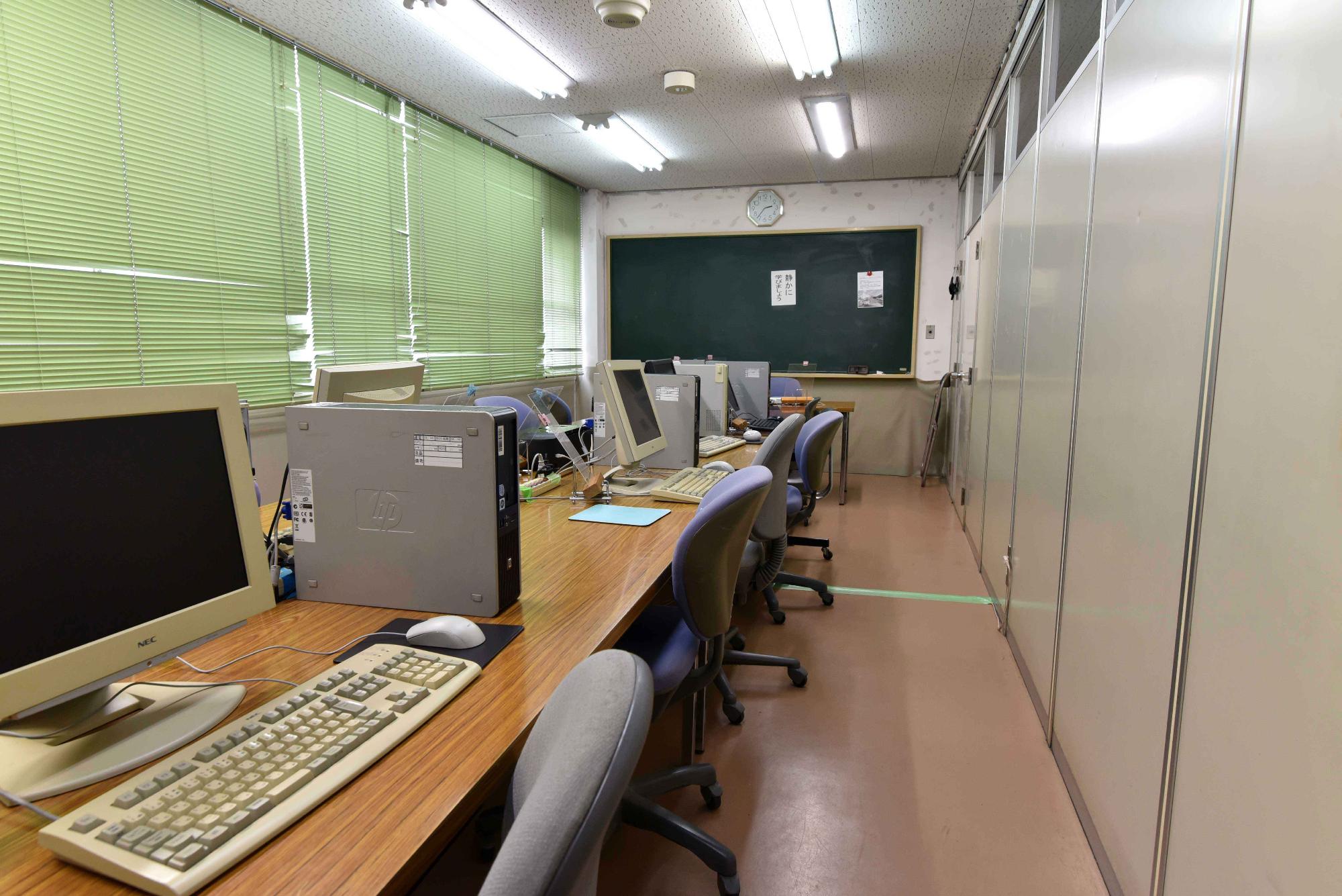 府中公民館パソコンルーム