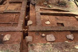 中御堂の礎石建物跡