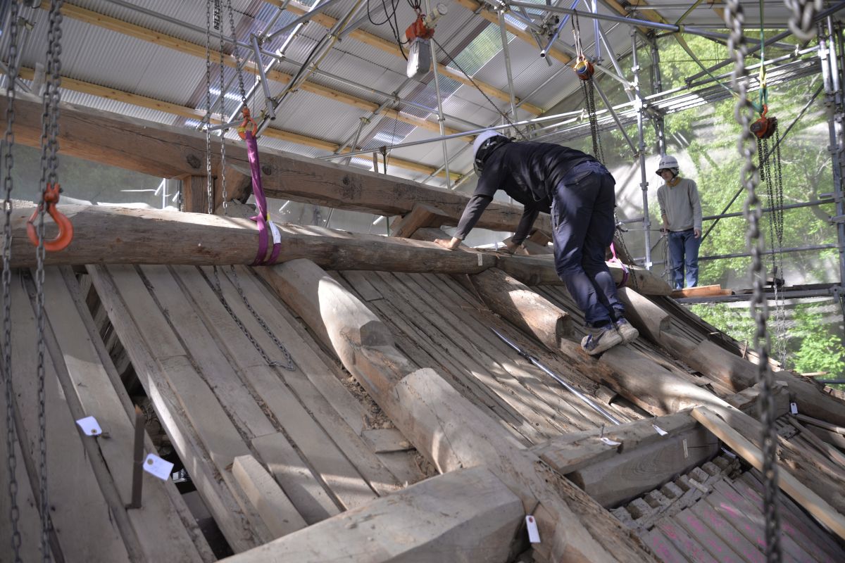 南宮神社鐘撞堂 母屋を吊り上げる