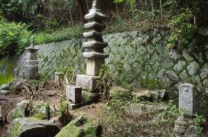 青目寺塔婆(五層石塔婆)の写真