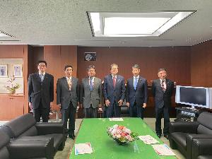 0428湯埼英彦広島県知事ほかと斉藤鉄夫国土交通大臣へのローカル線存続の要望活動