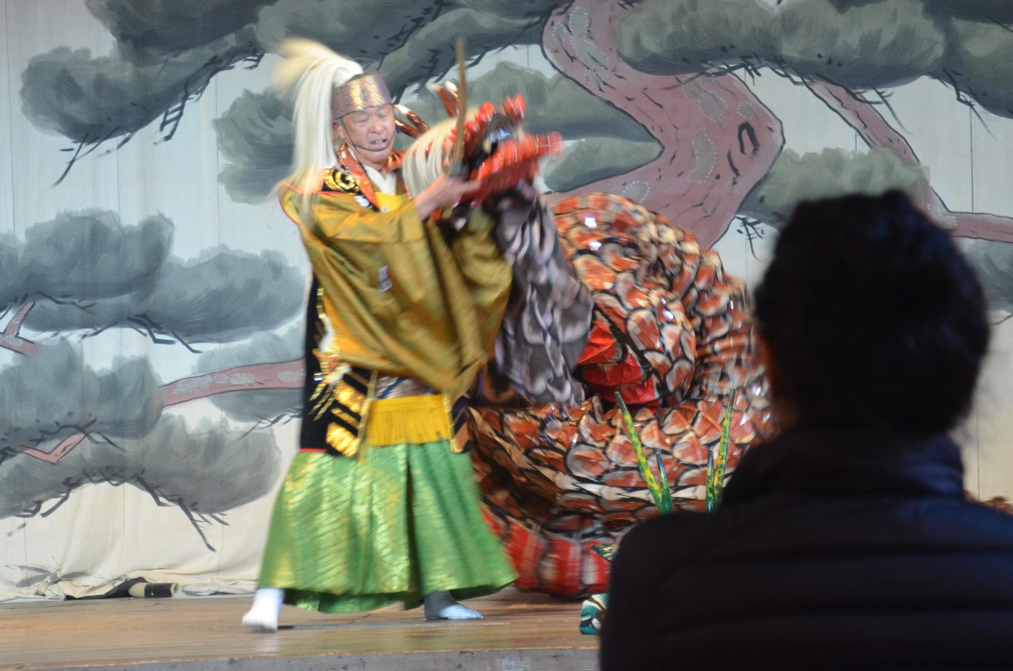 神楽を鑑賞される様子
