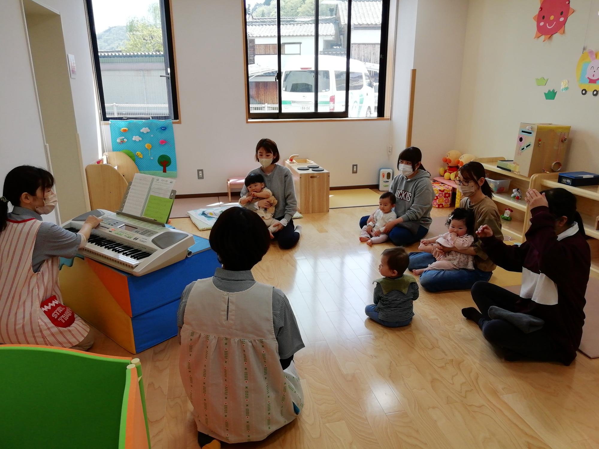 子育てステーションふらっと上下の内観