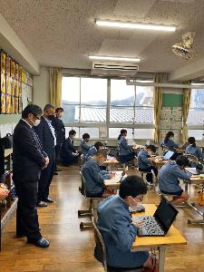 1.27市内小・中学校のタブレット授業視察