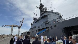 艦内視察の様子