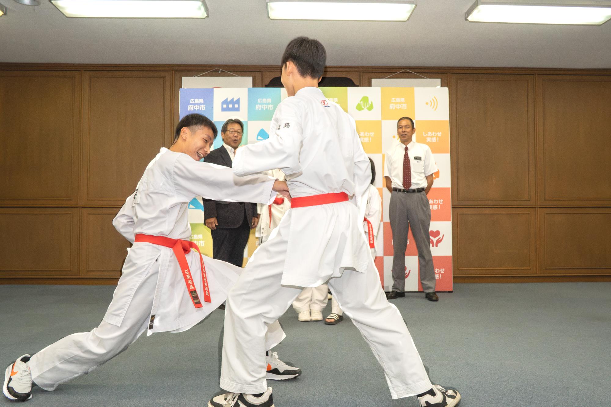 全国中学生空手道選手権大会出場選手による組手披露