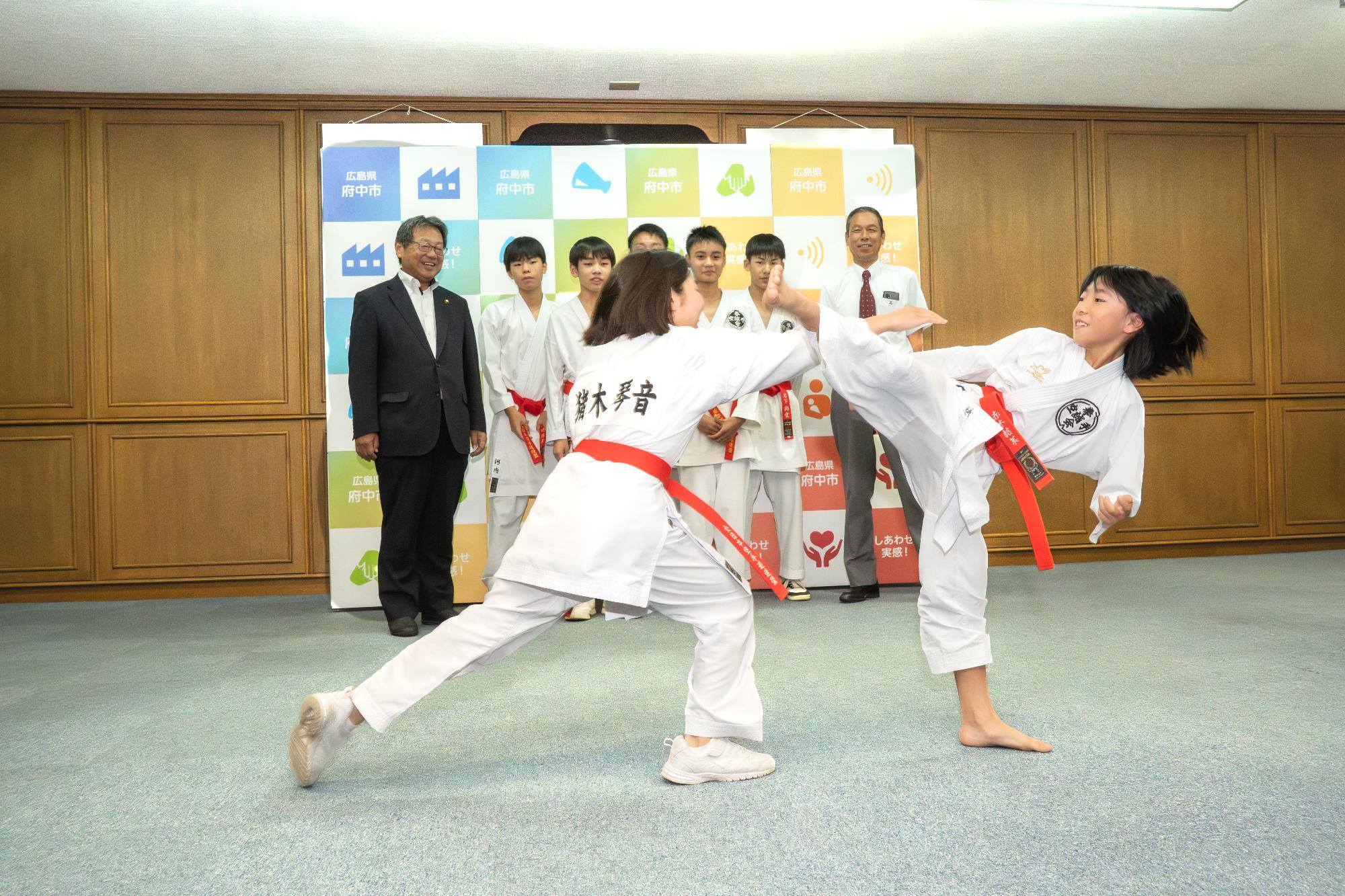 全日本少年少女空手道選手権大会出場選手による組手披露