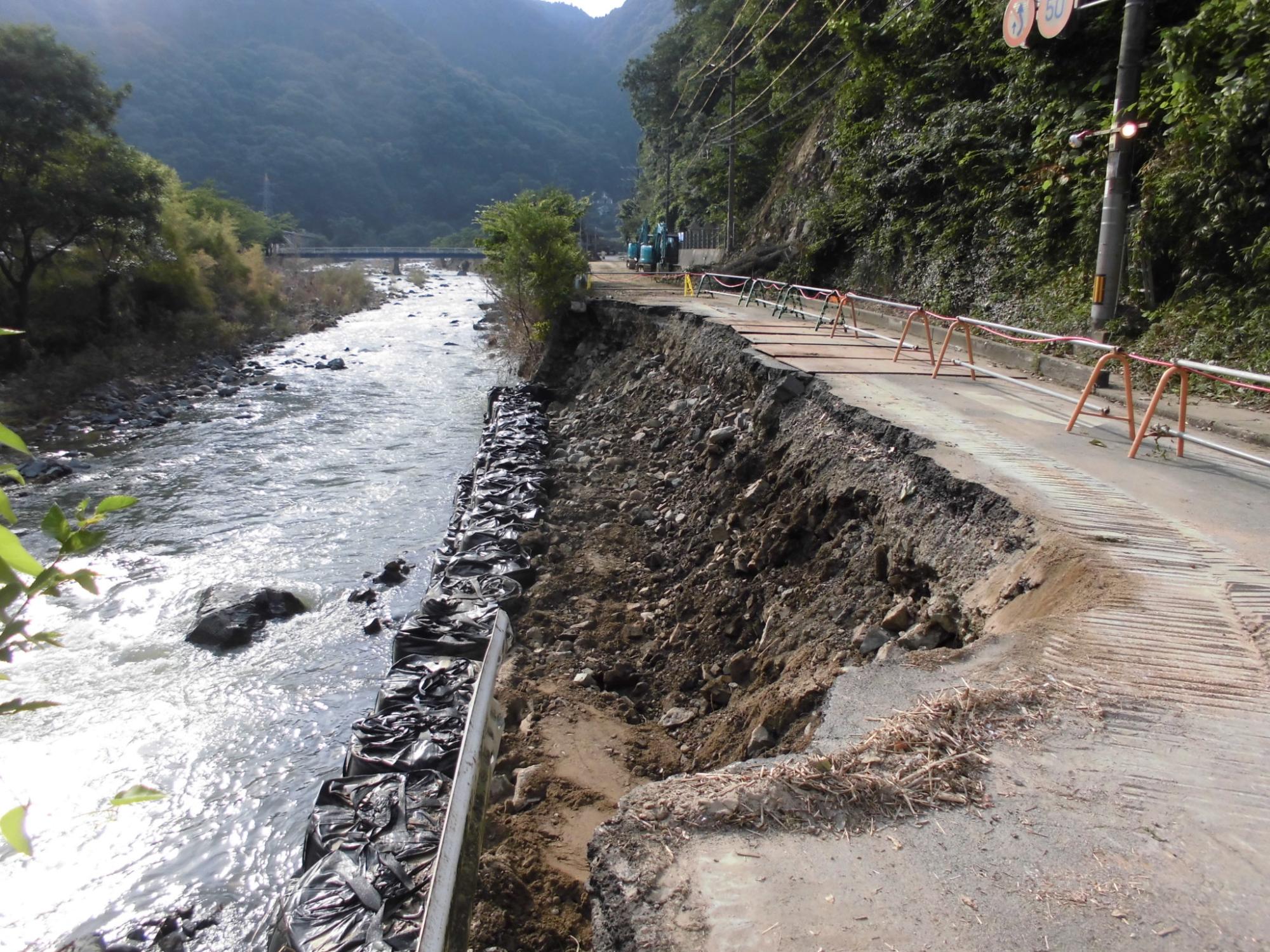 府中上下線道路復旧工事の写真