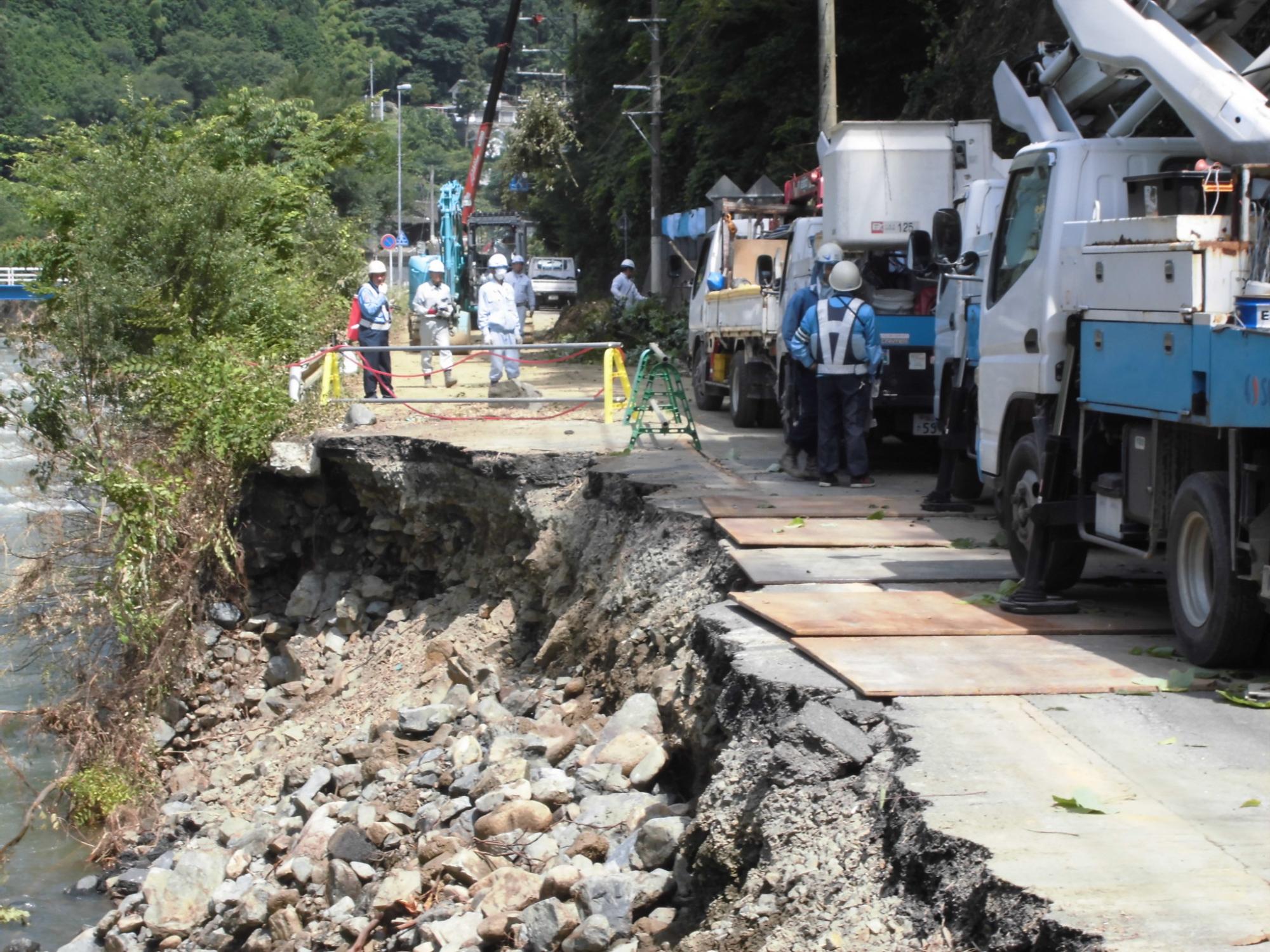 府中上下線道路復旧工事の写真