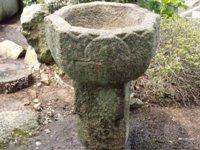 青目寺石塔水鉢の写真