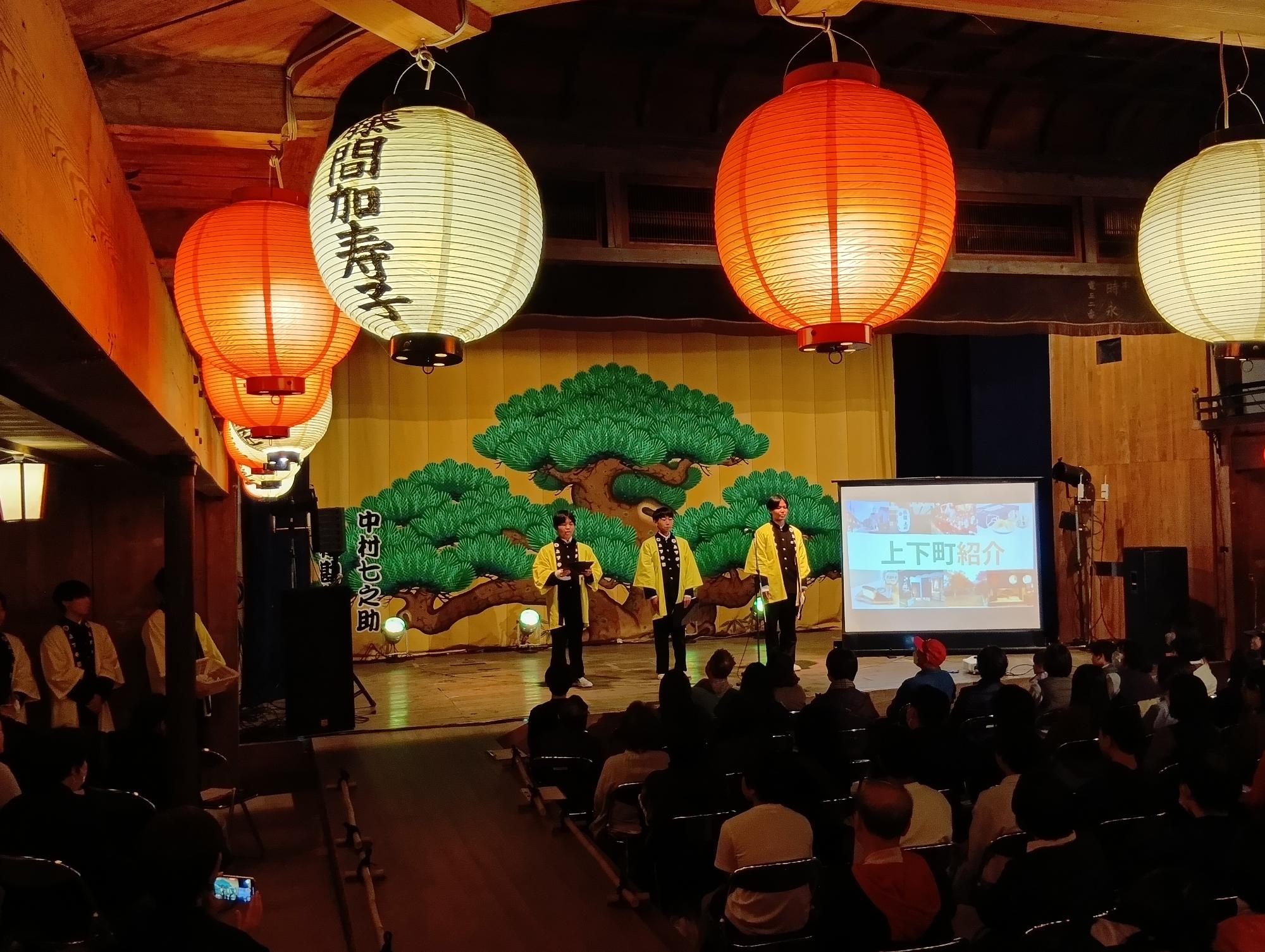 お笑いLIVEの様子の写真