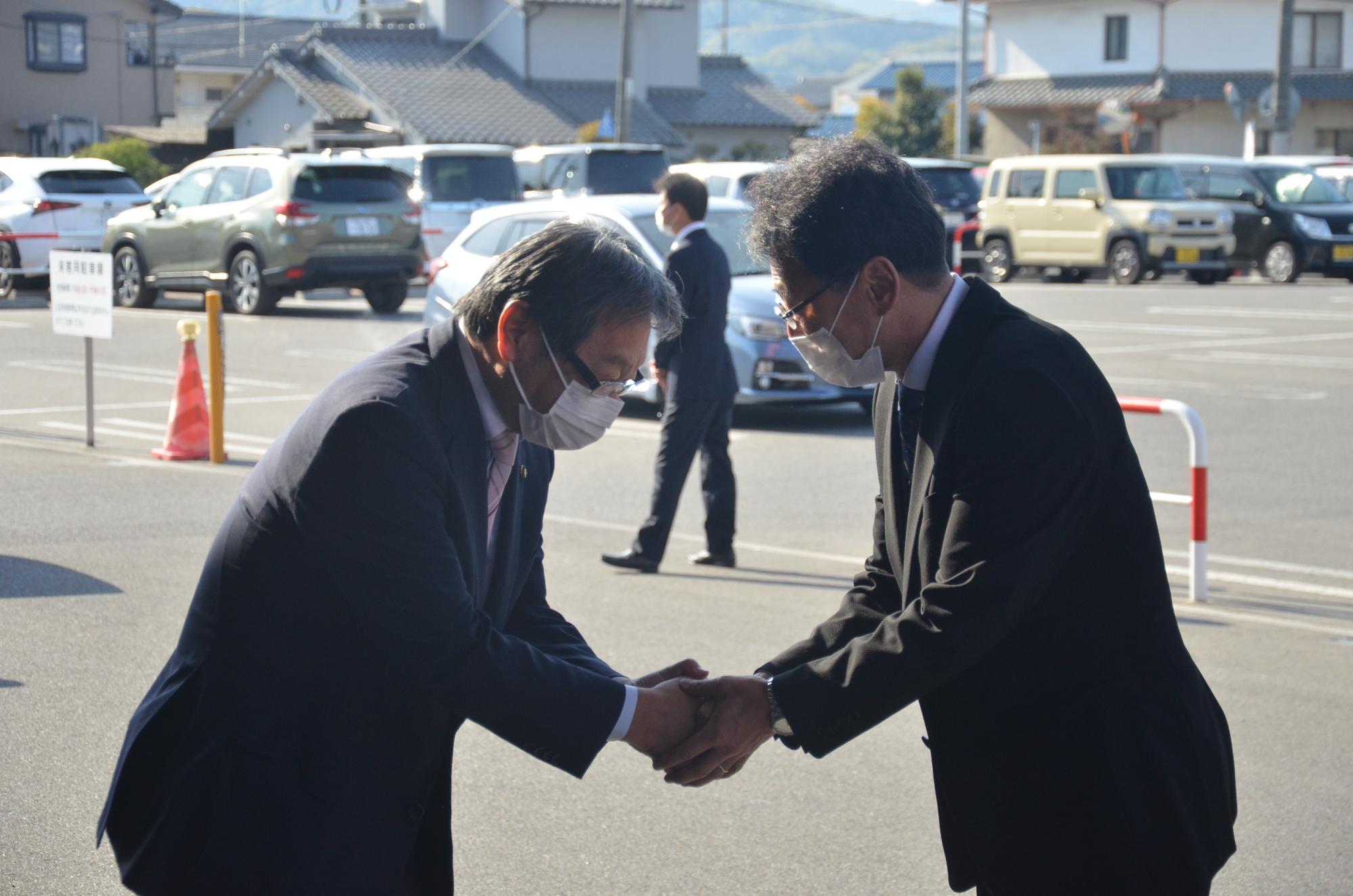 平野副市長登庁式