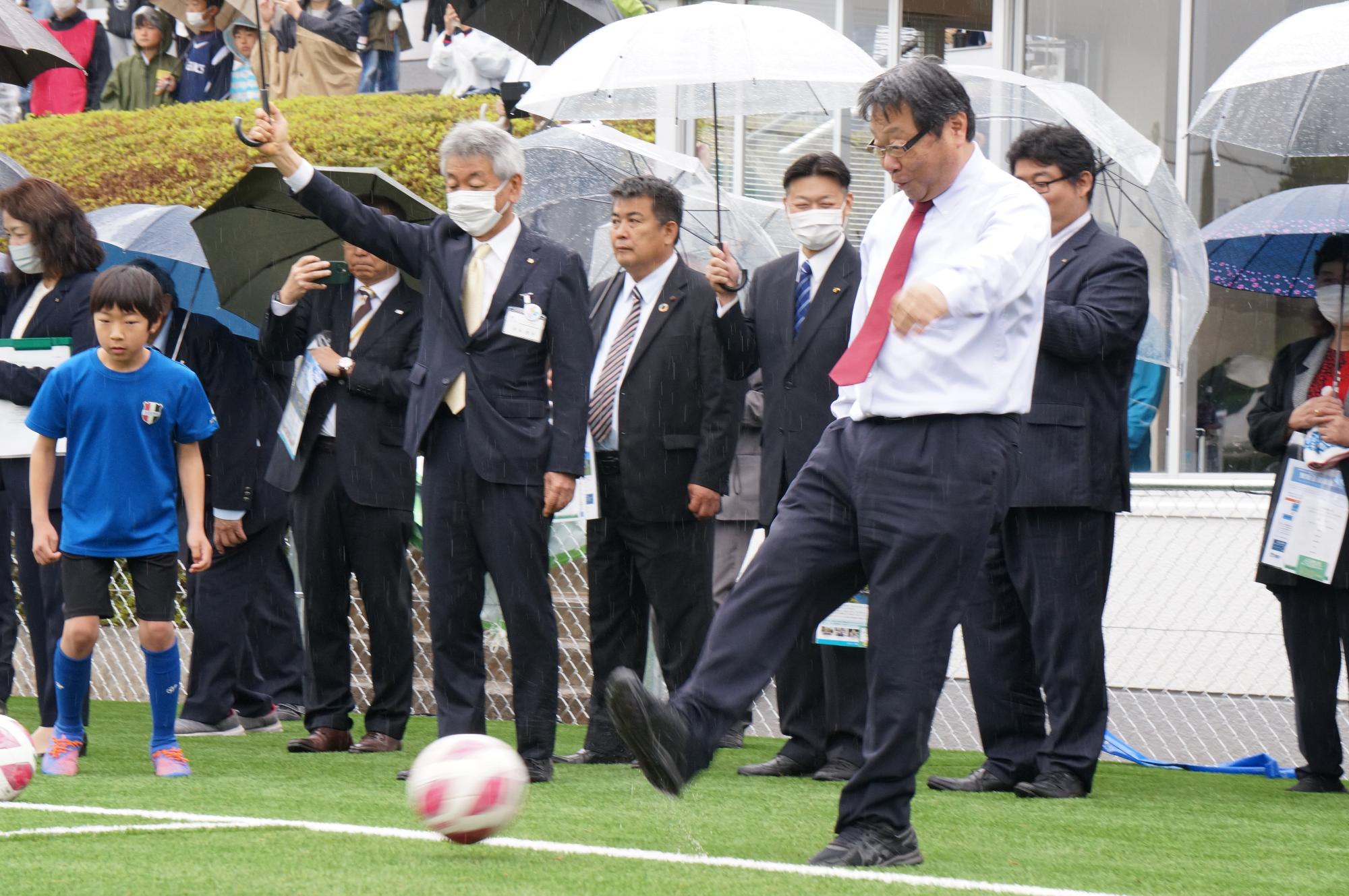 小野市長キックインセレモニー