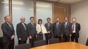 三上えり参議院議員