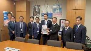 新谷正義 衆議院議員