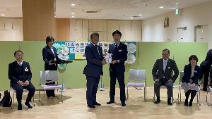 寄附受納式の様子