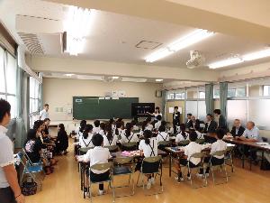 10.3 ライオンズクラブカンボジア研修生と小学生の交流視察