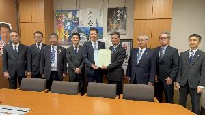 新谷正義 衆議院議員