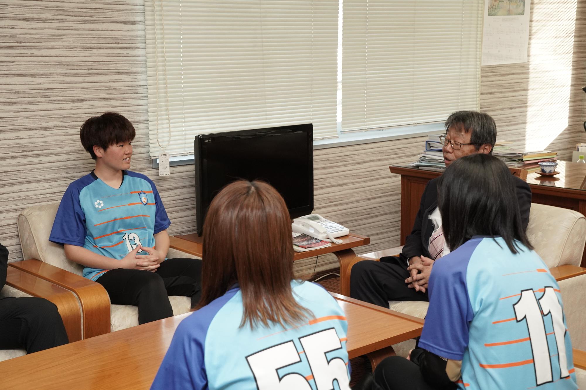 市長表敬訪問での歓談