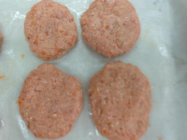 丸めたハンバーグ